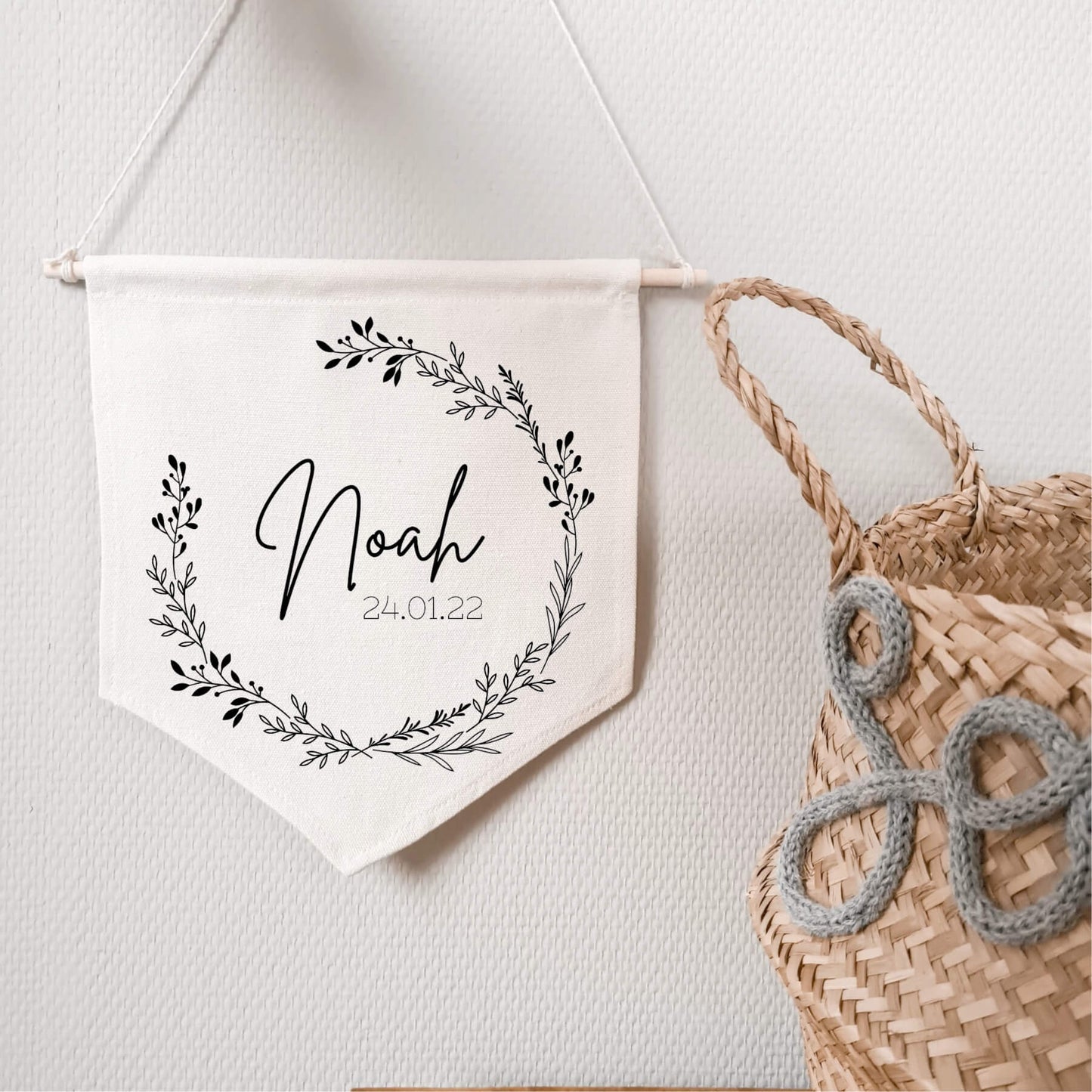 Katoenen banner met krans van bladeren met naam en datum