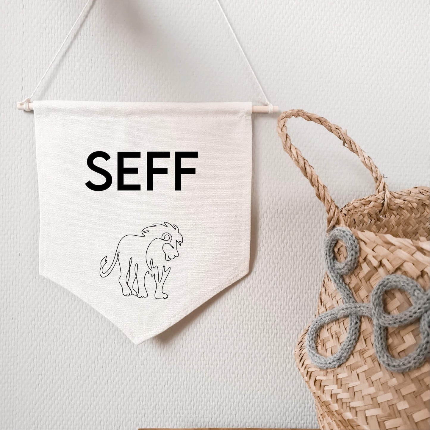 Katoenen banner met naam en lijn tekening van een leeuw