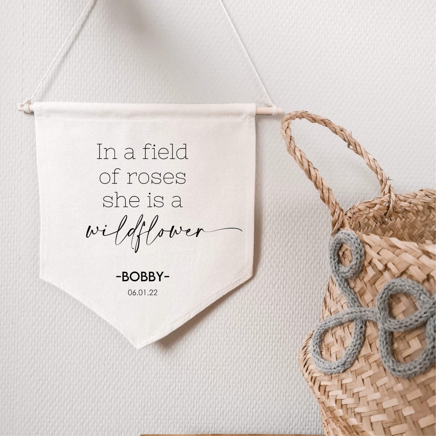 Banner met de tekst in a field of roses she is a wildflower