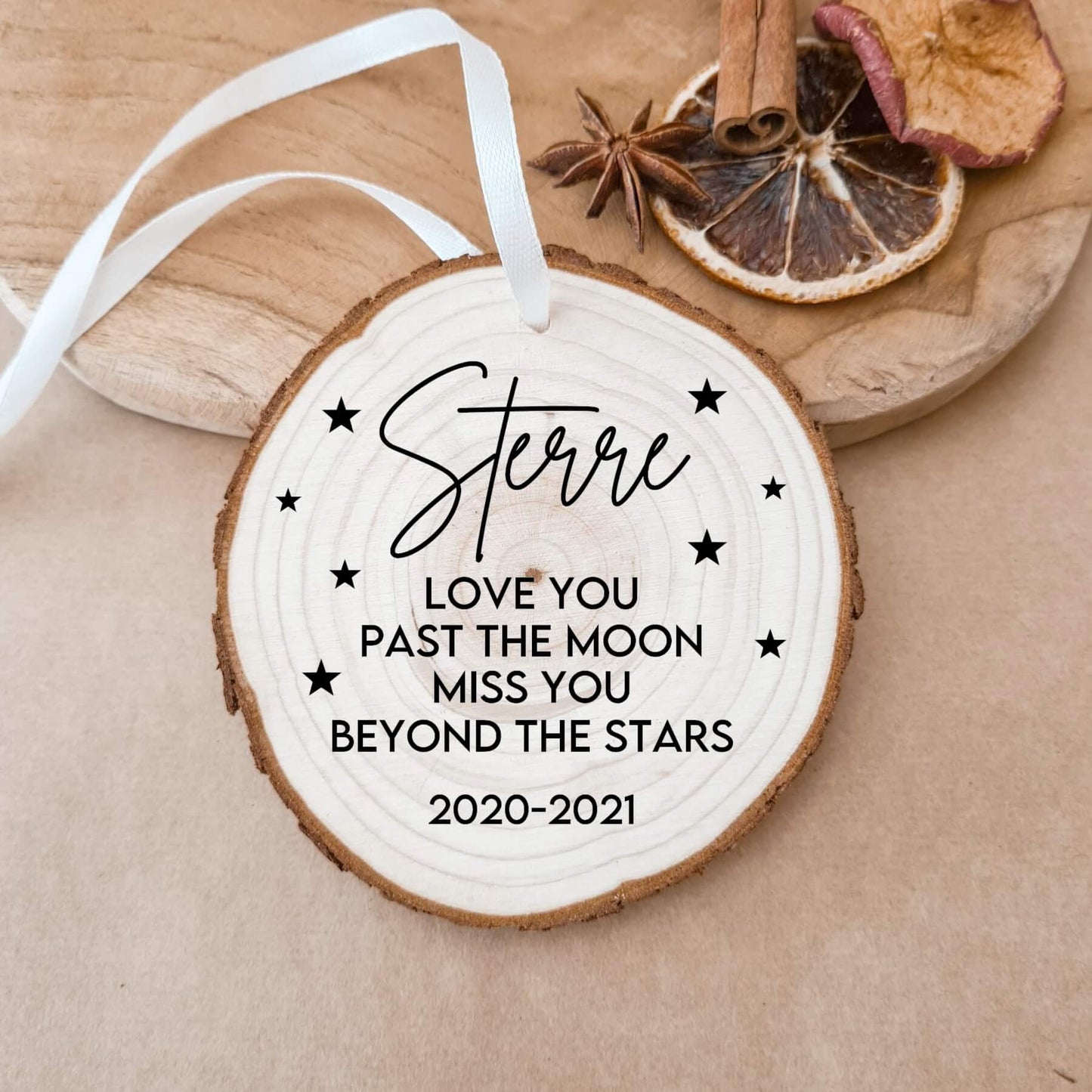 houten herinnerings kerstbal love you past the moon, miss you beyond the stars