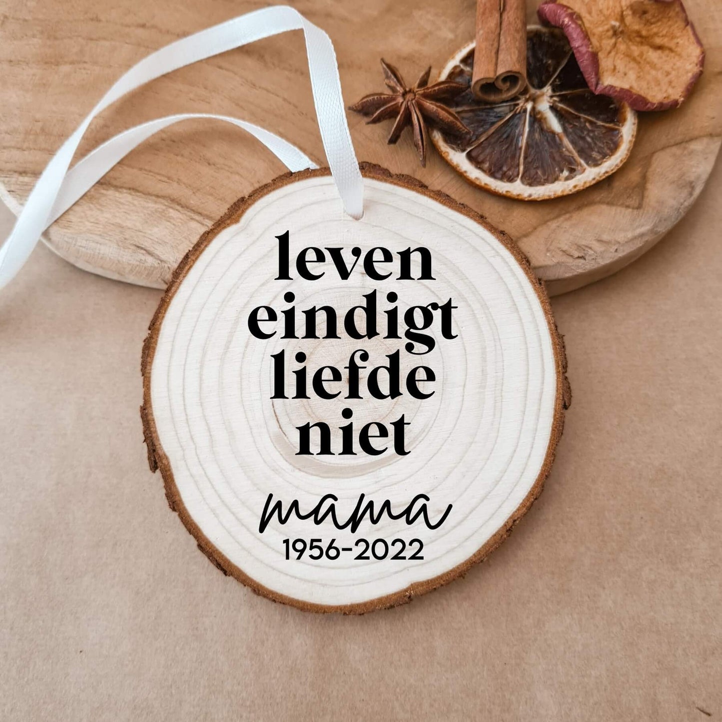 Houten herinnerings kerstbal overlijden