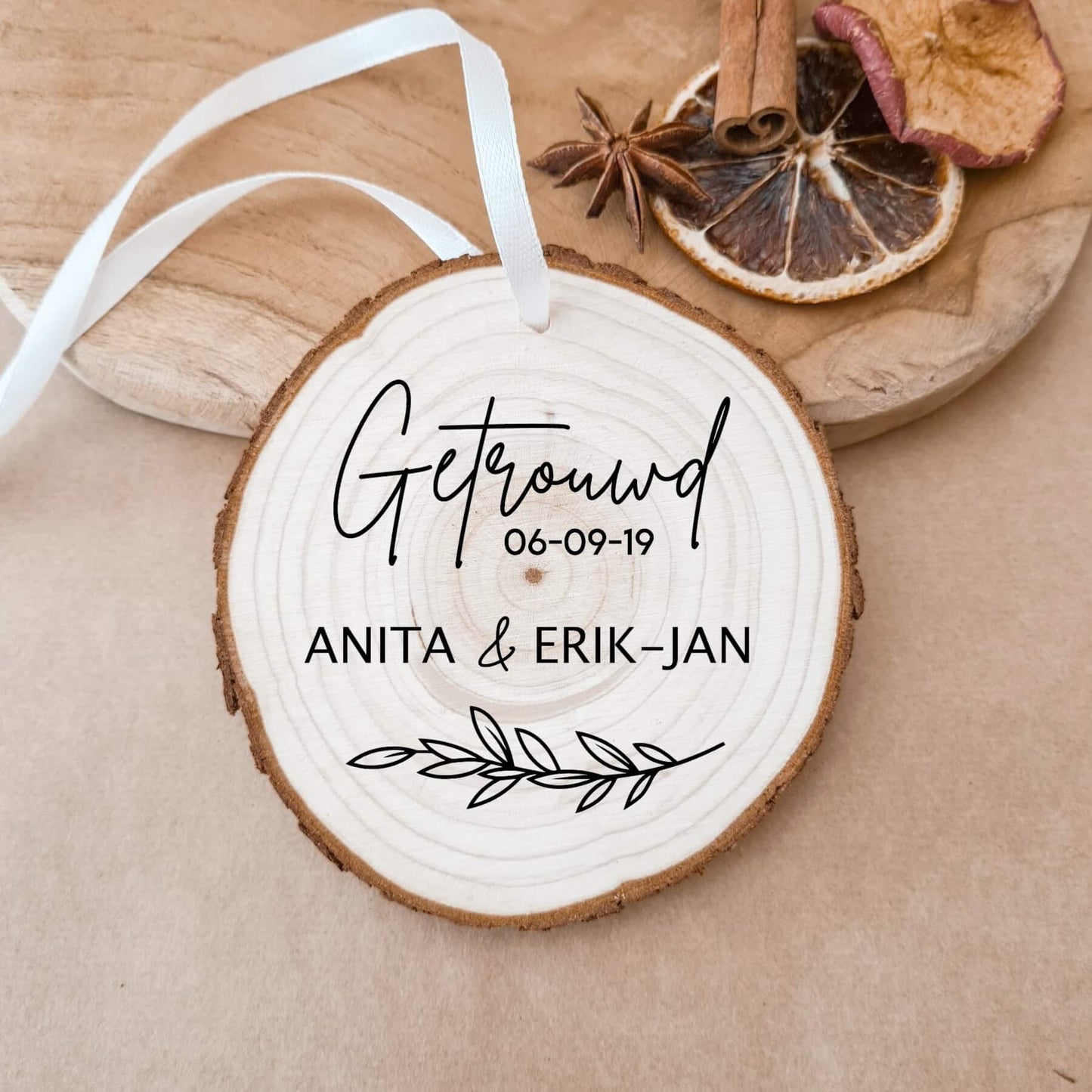houten kerstbal getrouwd