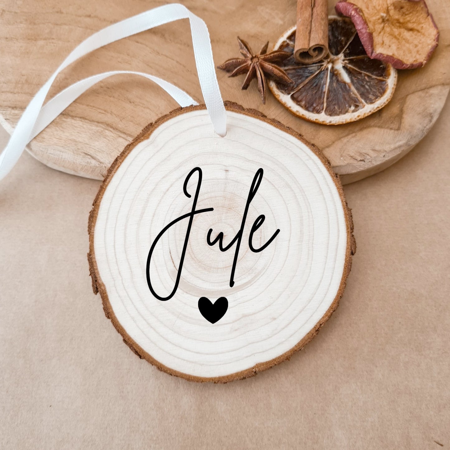 houten kerstbal met naam en hartje