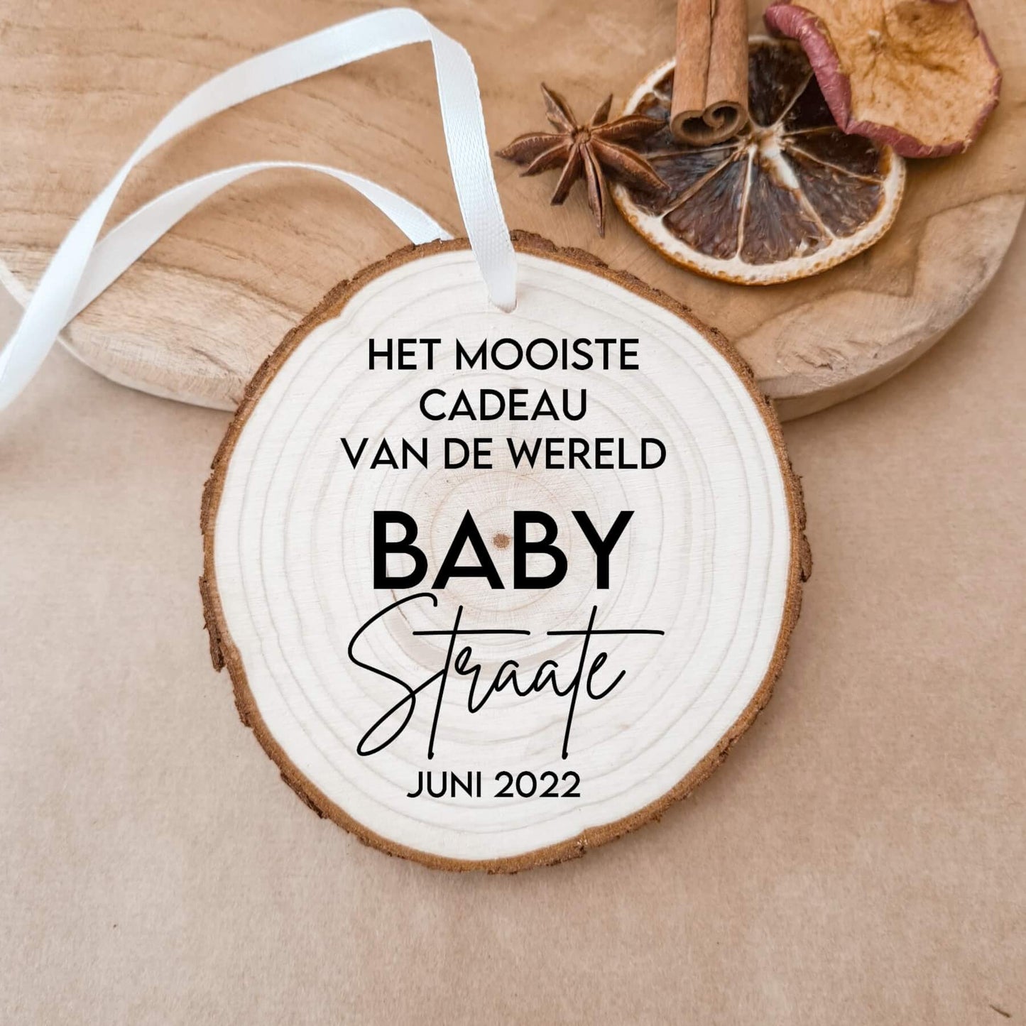 houten kerstbal zwangerschapsaankondiging het mooiste cadeau van de wereld