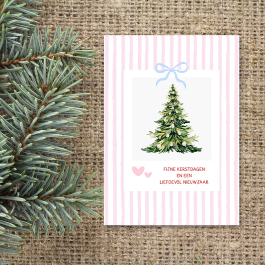zoete Kerstkaart met polaroid foto van een kerstboom. fijne kerstdagen en een liefdevol nieuwjaar
