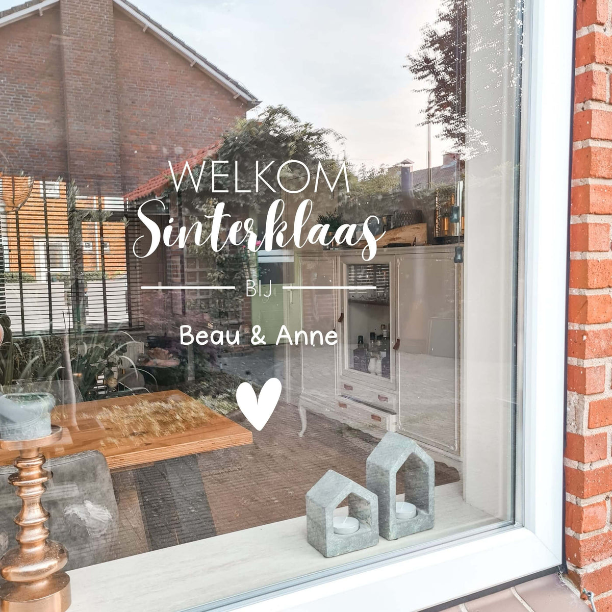 Witte raamsticker Welkom Sinterklaas met naam op het raam