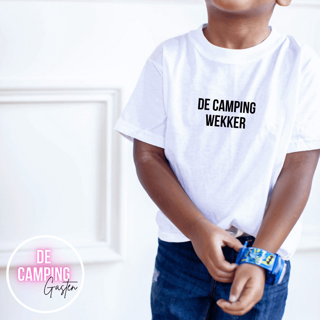 De Campinggasten | T-Shirt Camping Wekker | Camping T-Shirt